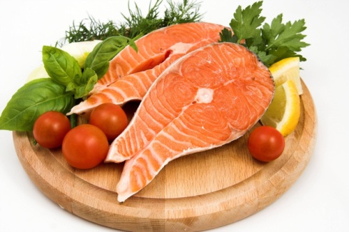 Ăn nhiều cá nhất là cá hồi sẽ giúp làn da bạn giảm thiểu nếp nhăn hiệu quả